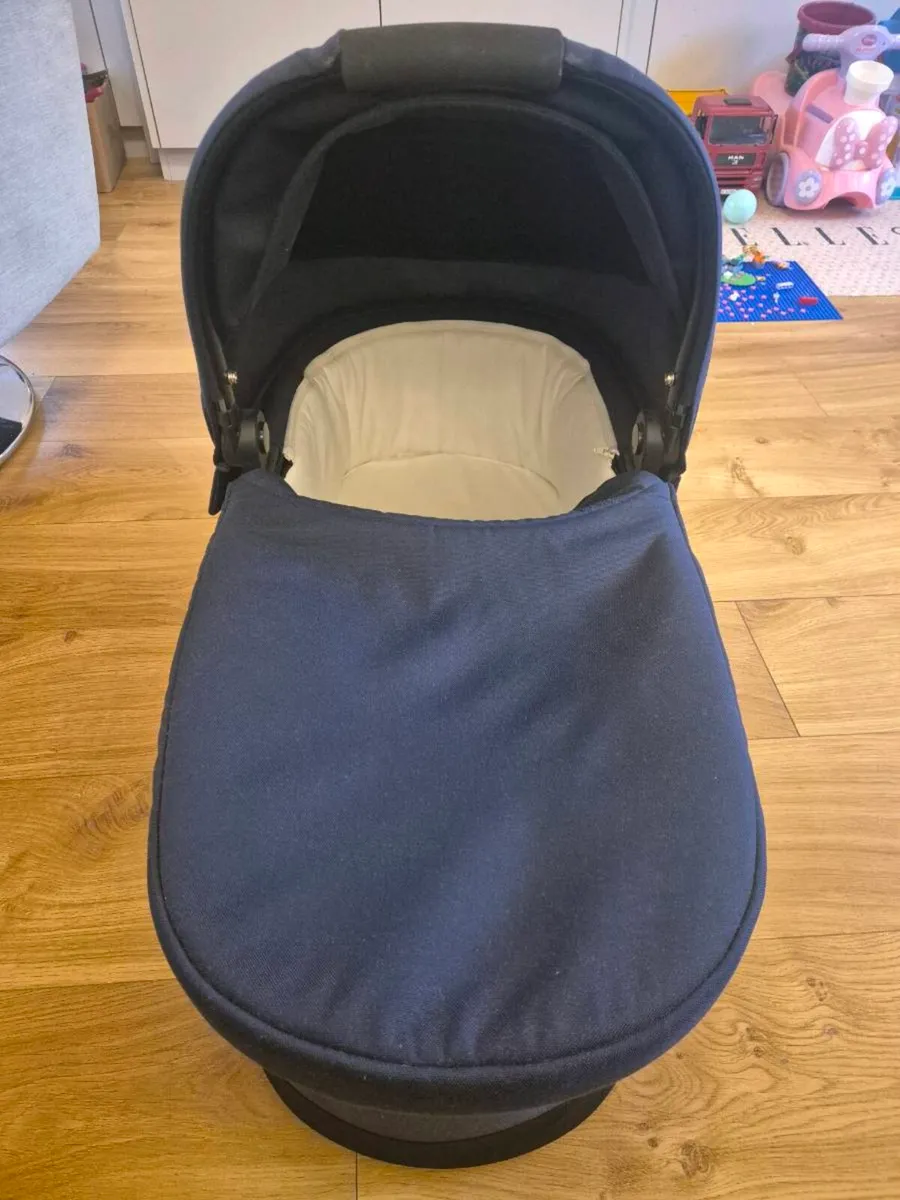 Baby Jogger Carry Cot - Image 4
