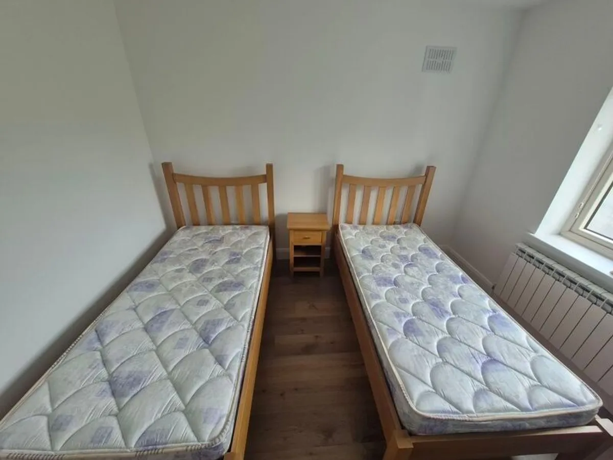 2x Solid Oak Single Beds incl mattress and bedside locker. - Image 4