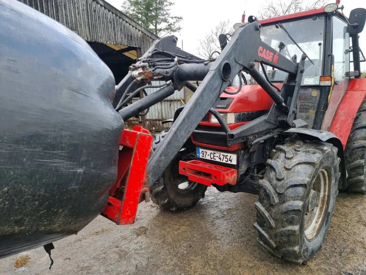 Front loader/ and also quickie brackets - Image 4