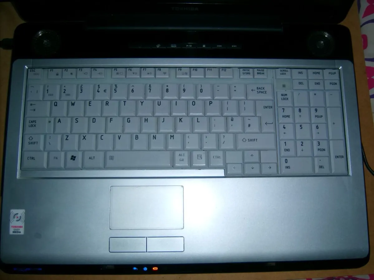Toshiba laptop - Image 2