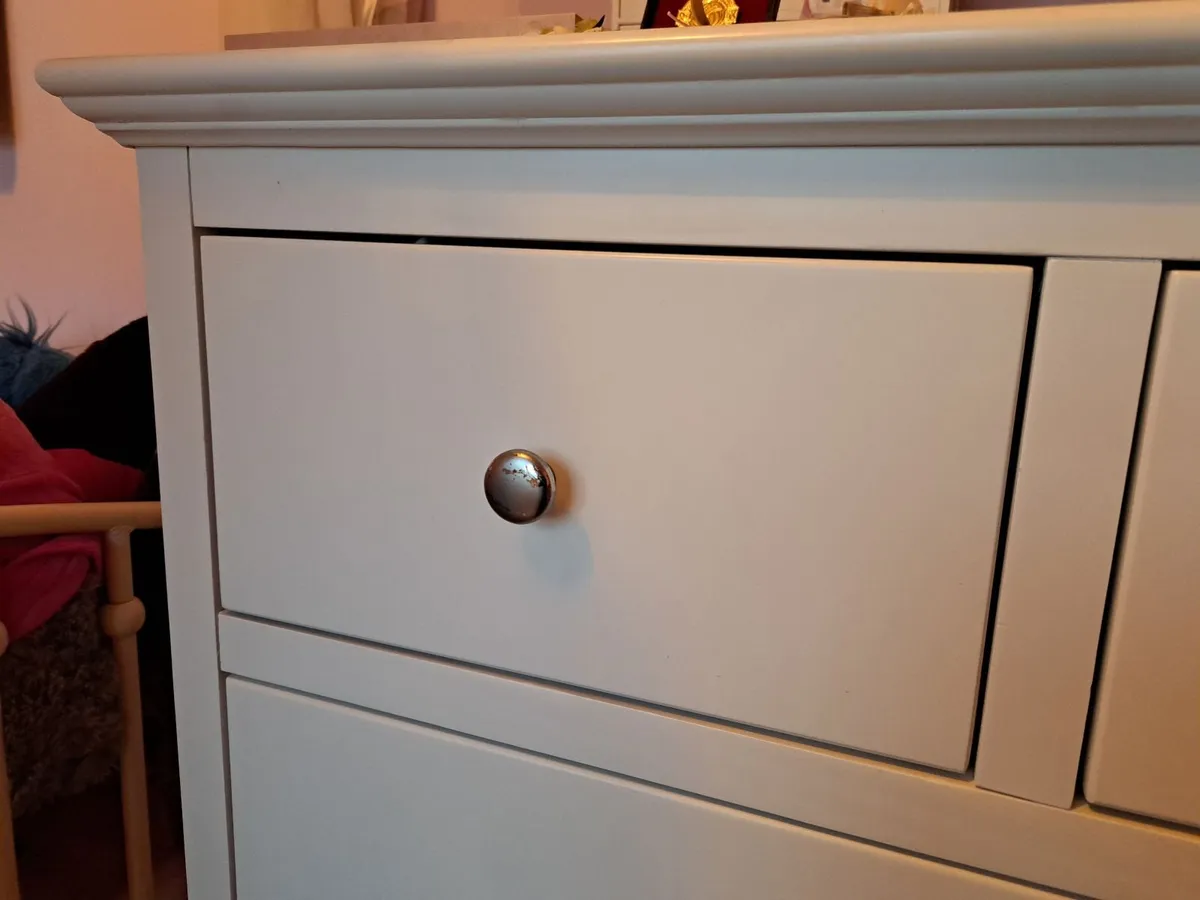 Chest of drawers and locker. - Image 3