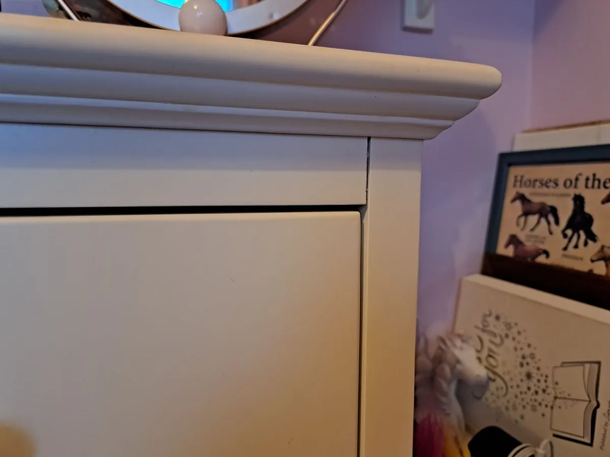 Chest of drawers and locker. - Image 2