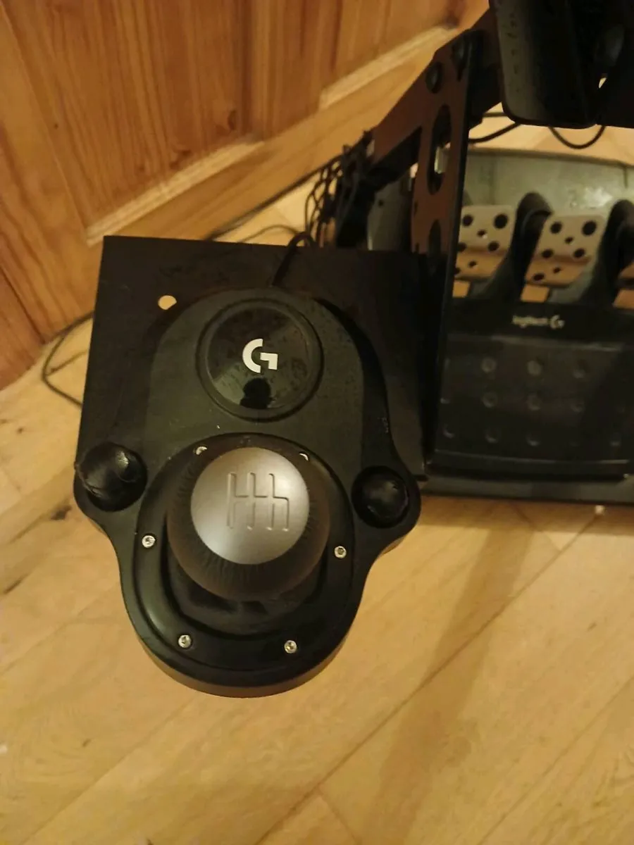 Logitech g29 gaming wheel,pedals, shifter, stand - Image 3