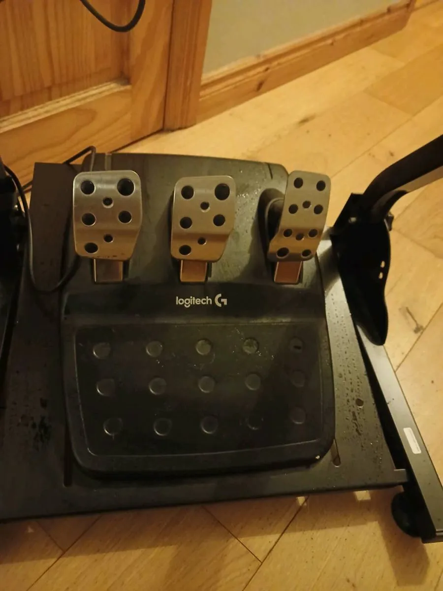 Logitech g29 gaming wheel,pedals, shifter, stand - Image 4