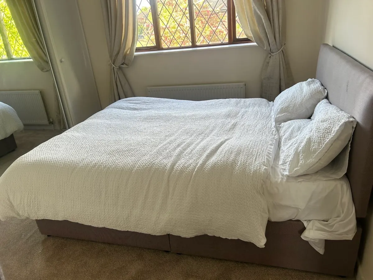 Double bed - Image 1