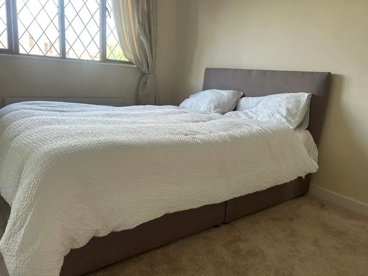 Double bed - Image 2
