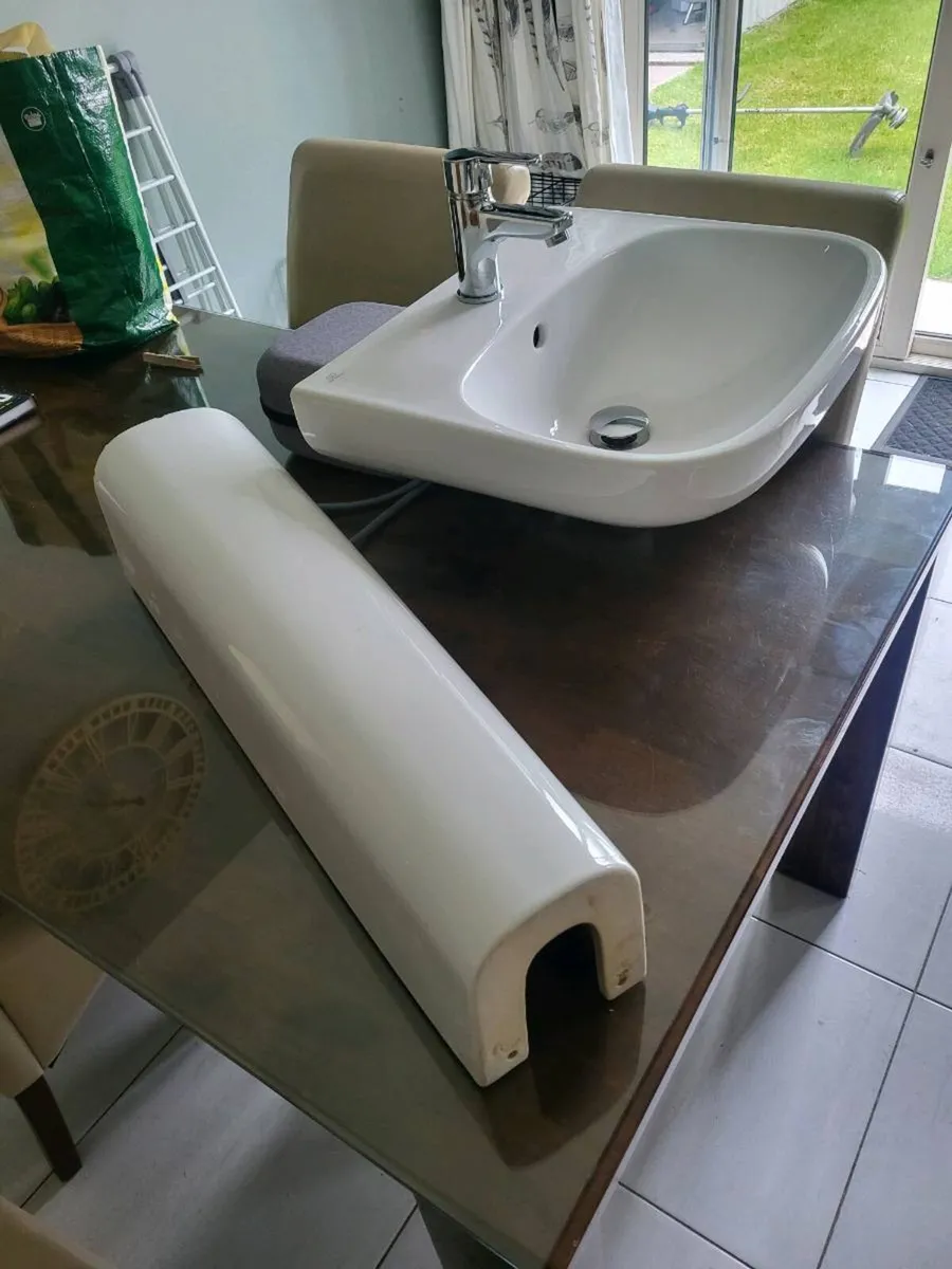 Bathroom sink - Image 2
