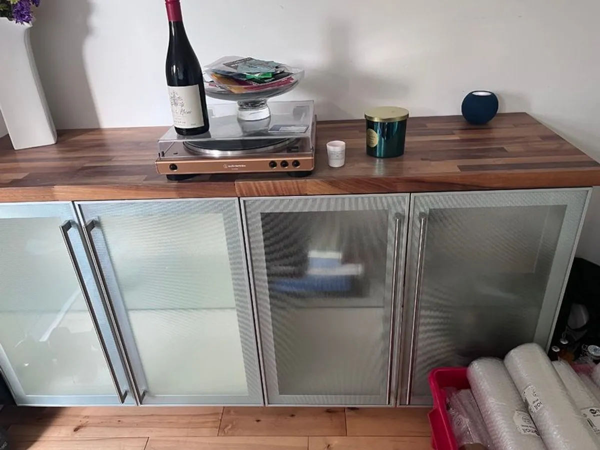Walnut top sideboard with glass shelves 169 (L) x 47.5cm (W) - Image 1