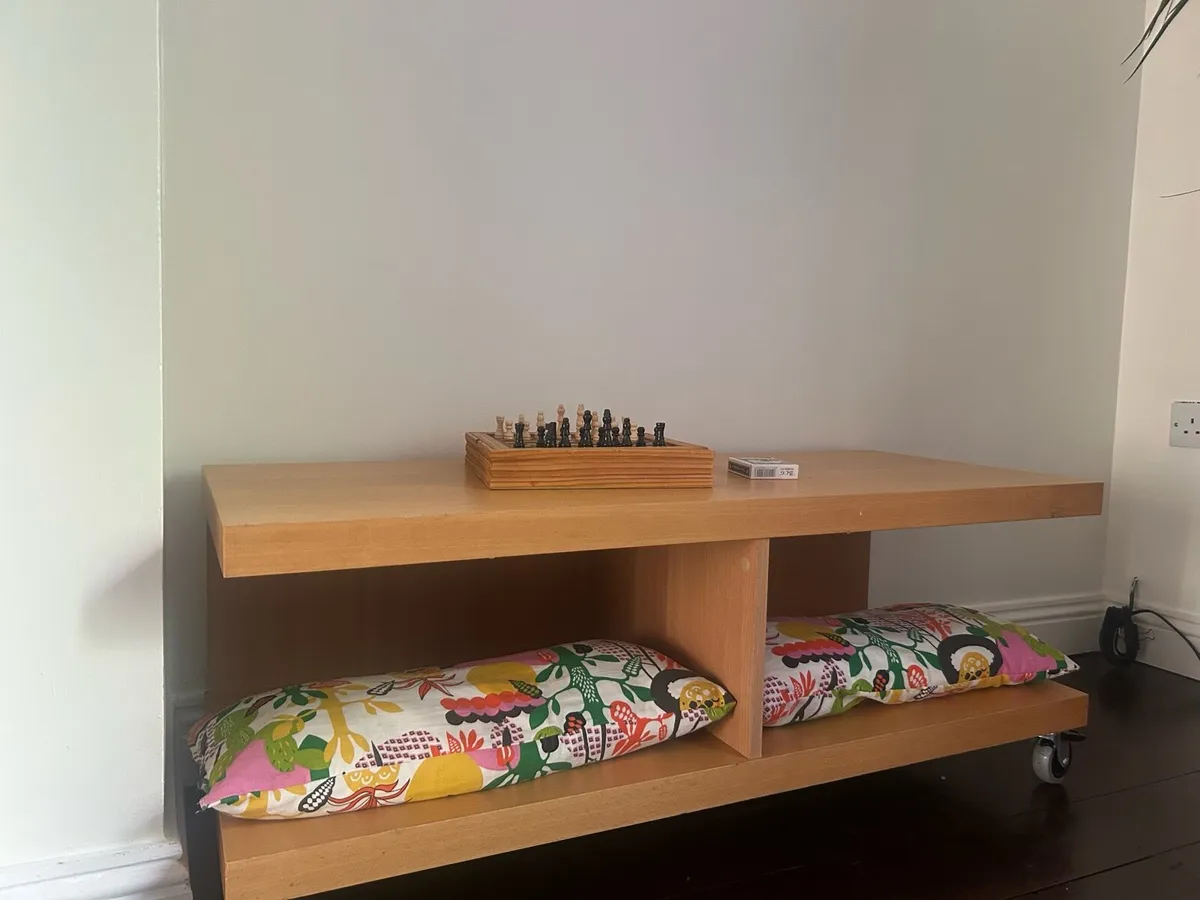Coffee table on wheels - Image 1