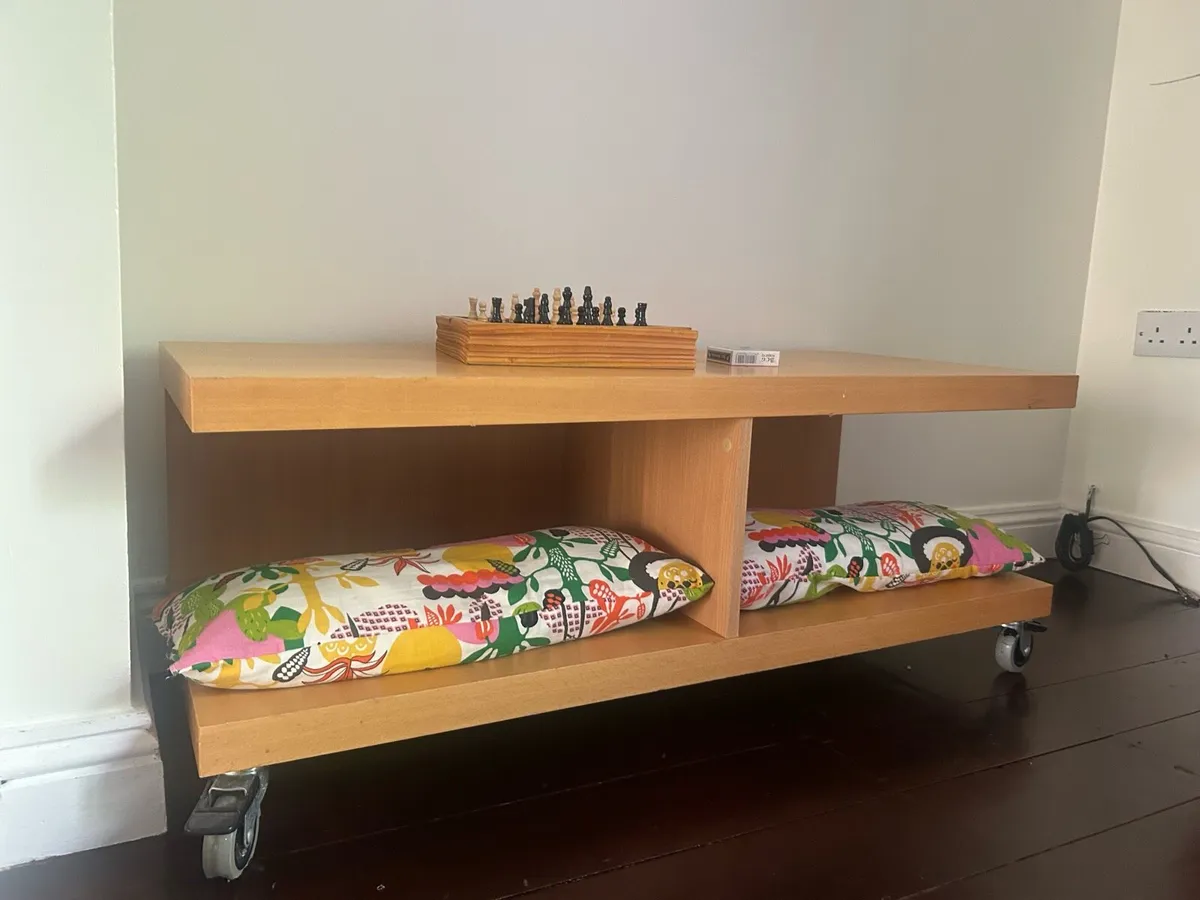 Coffee table on wheels - Image 2
