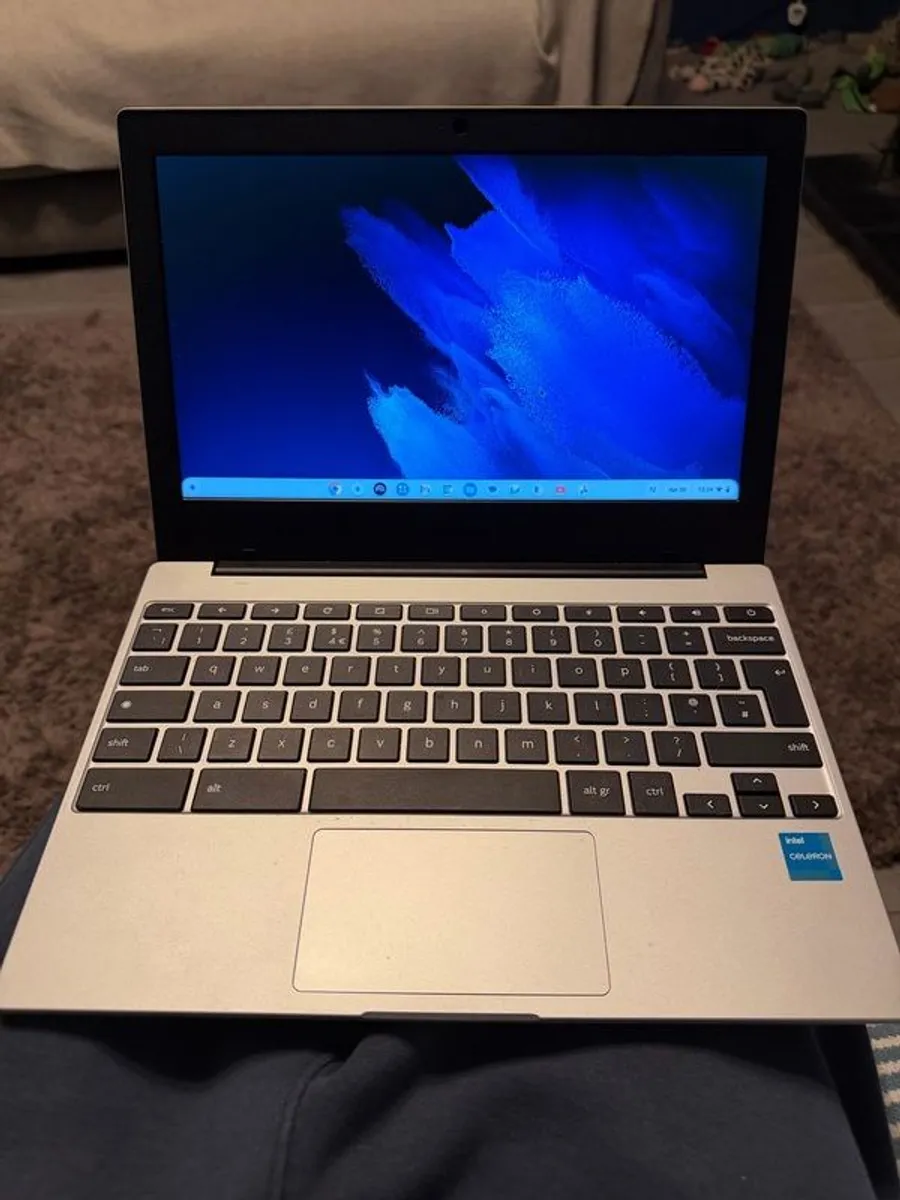 samsung laptop - Image 1