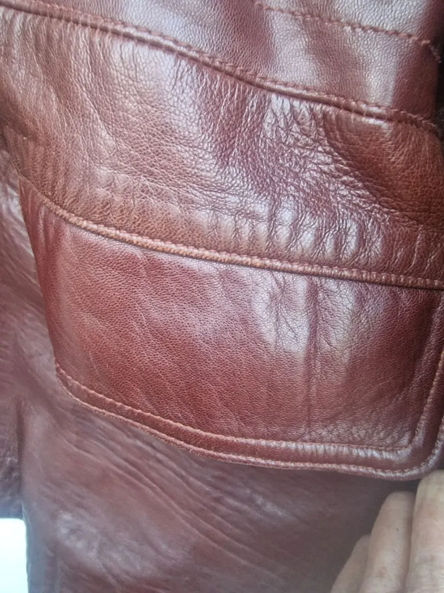 Mans leather jacket. - Image 3