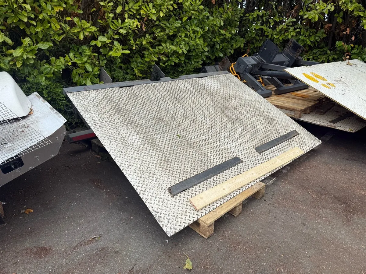 Second hand tail lift sales - Image 2