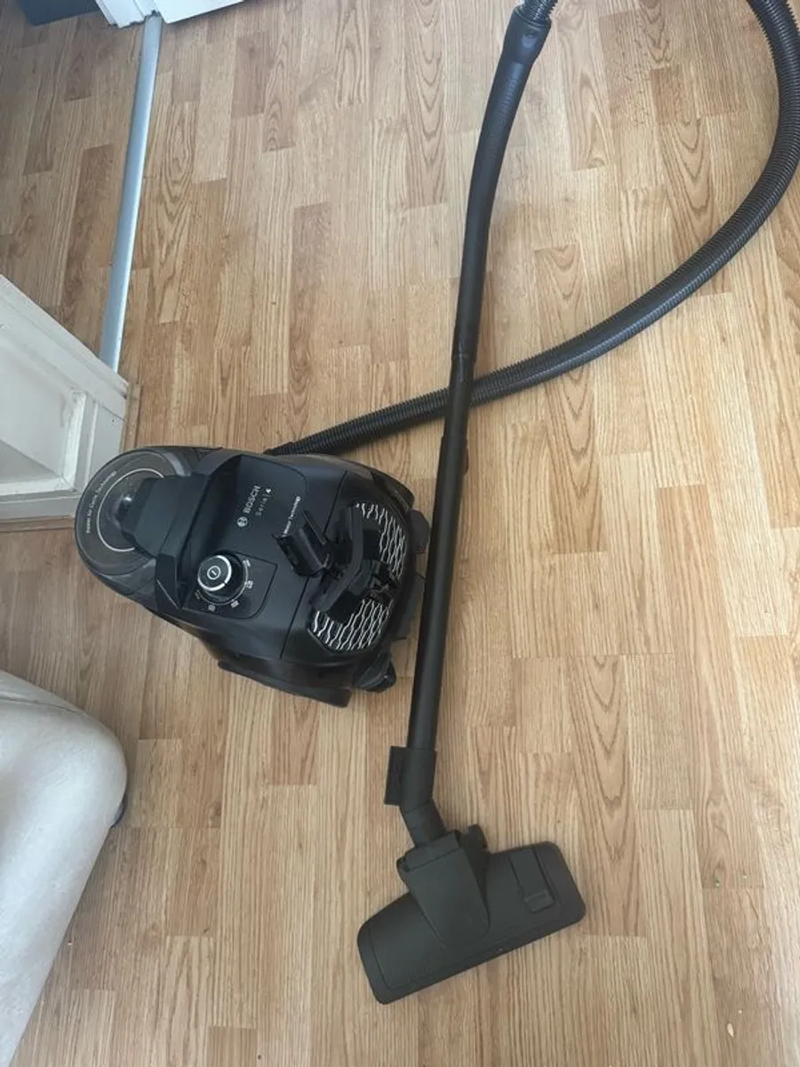 vacuum cleaner BOSCH - Image 1