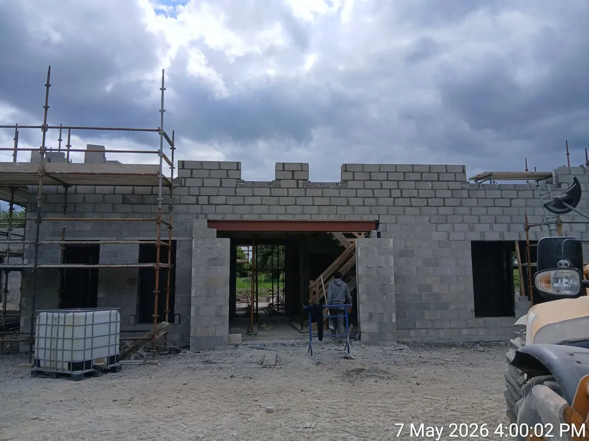 Builder  , blocklayer, bricklayer - Image 2