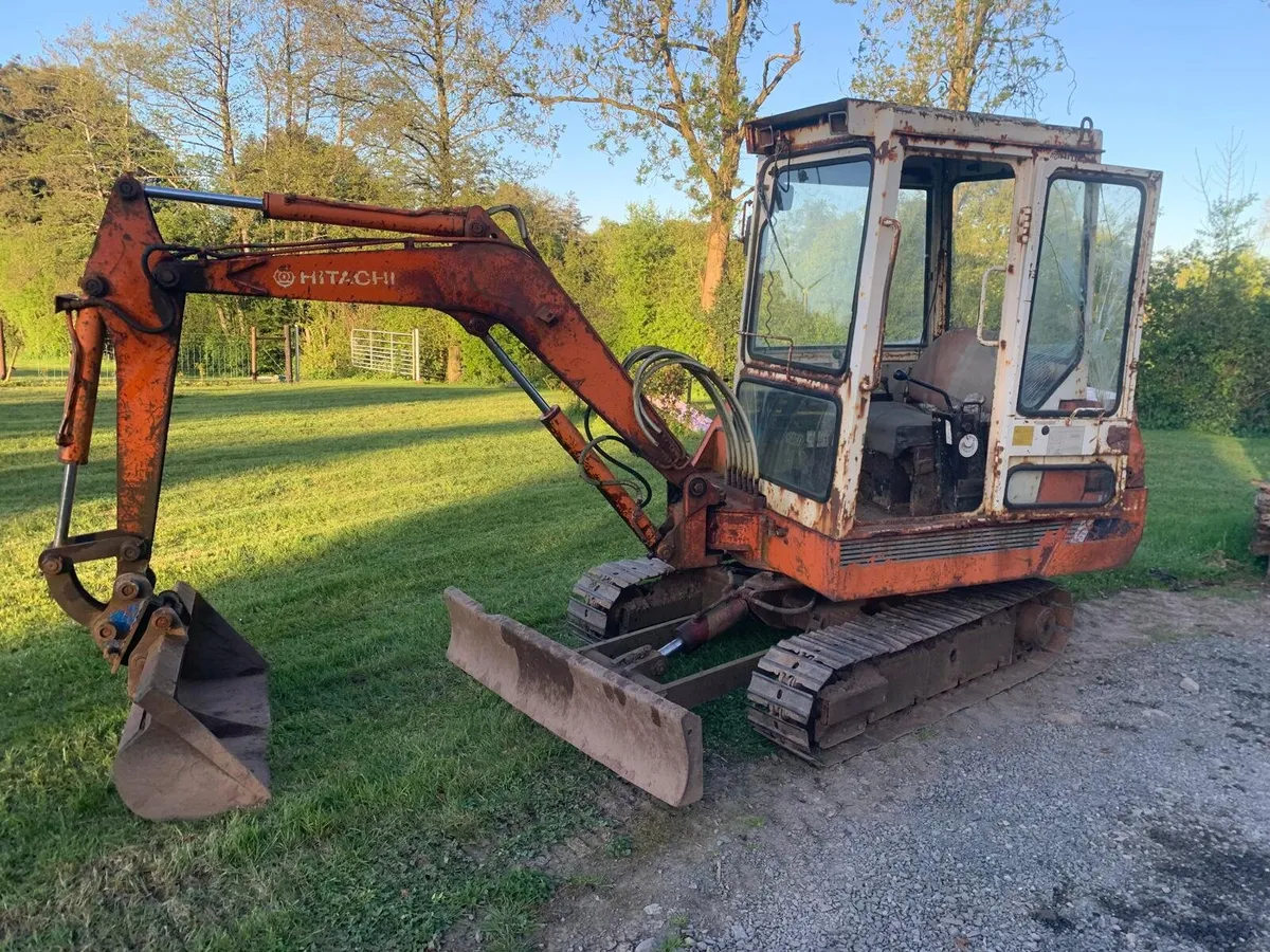 Hitachi UE30 Digger - Image 2