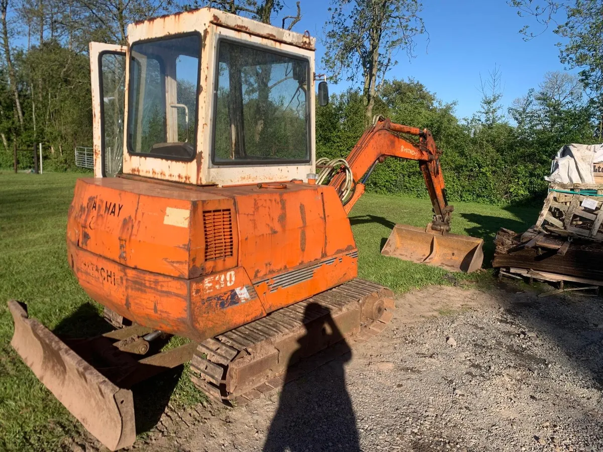 Hitachi UE30 Digger - Image 3
