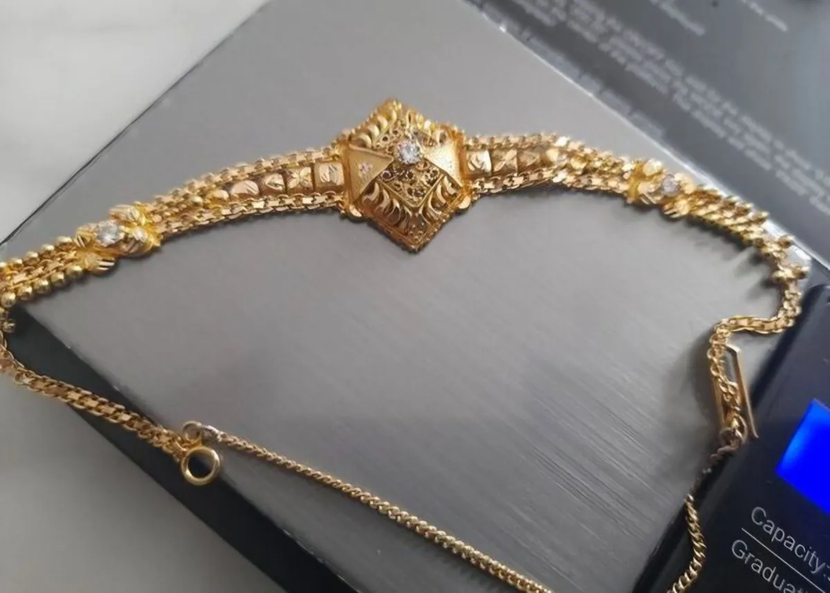 18ct fine bracelet - Image 2