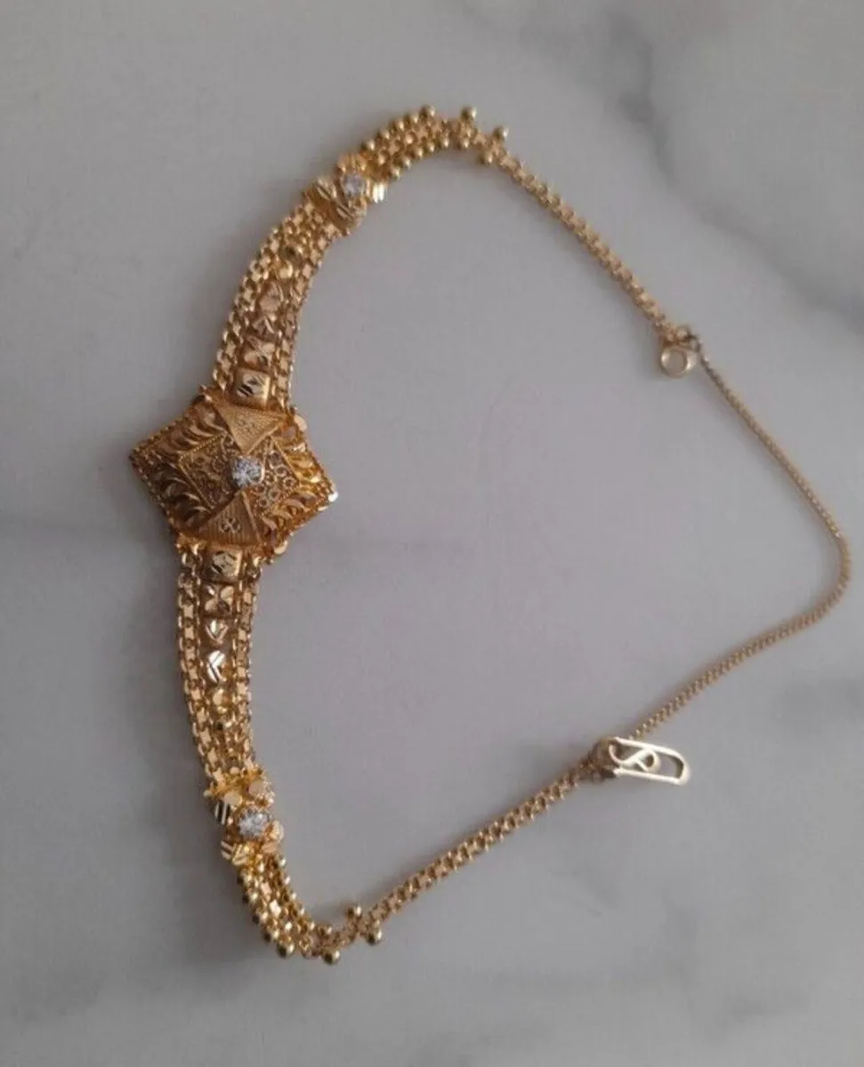 18ct fine bracelet - Image 1