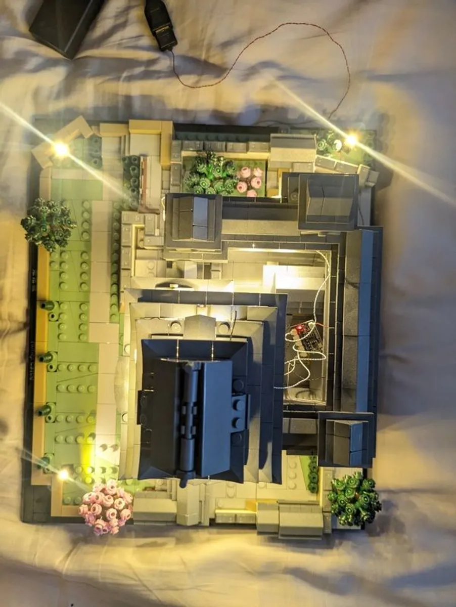 Lego Himeji Castle (21060) and advanced lighting kit - Image 3