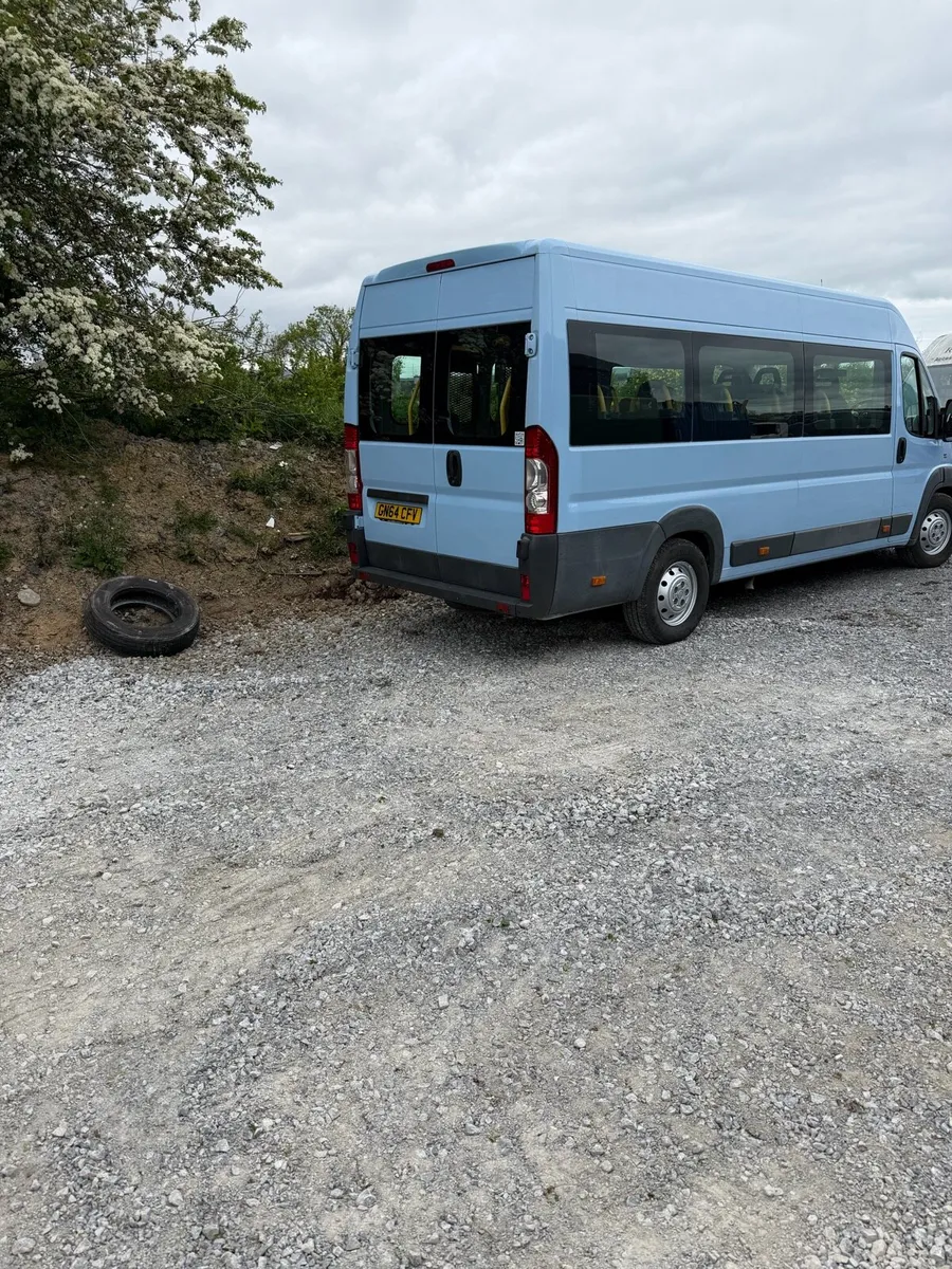 Buses & coaches - Image 3