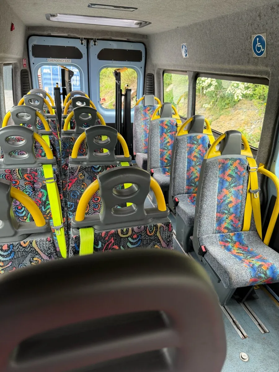 Buses & coaches - Image 4