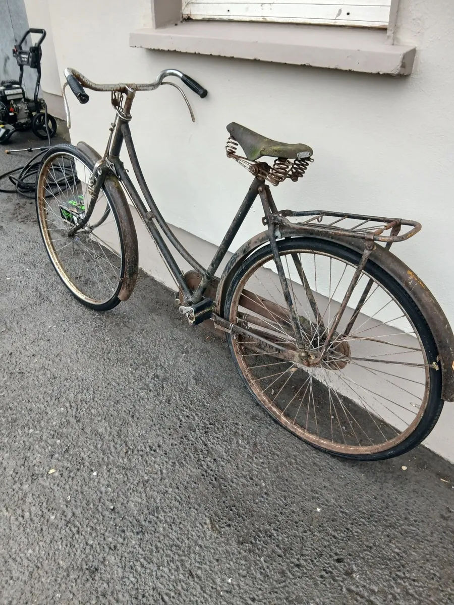 2 hi nelly bikes man's and womens read add - Image 1