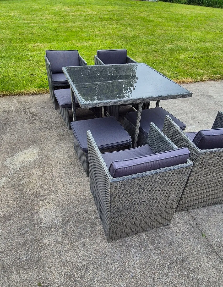 Garden table and chairs - Image 1