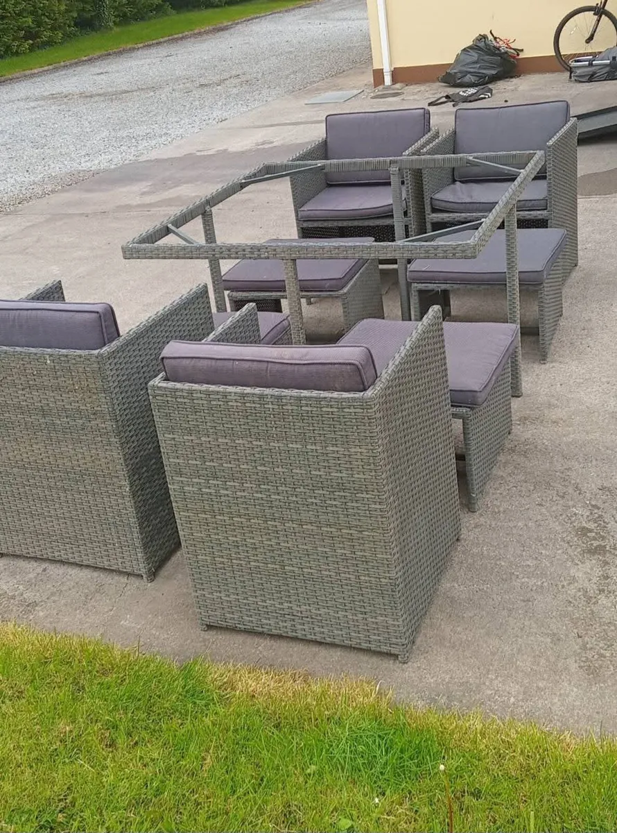 Garden table and chairs - Image 2