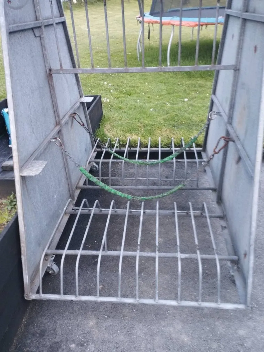 Bike shelter/Rack - Image 1