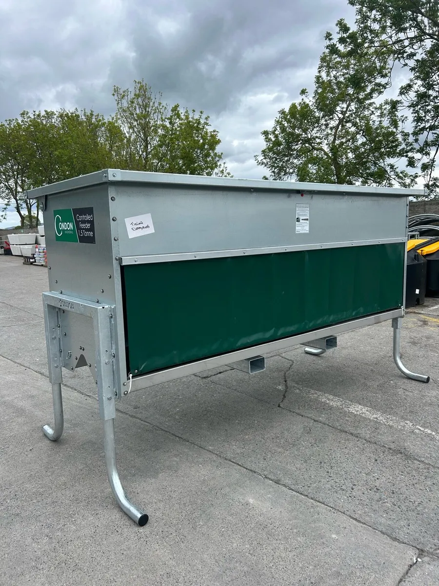 Condon 1.5 Tonne Controlled Feeder With Legs - Image 1