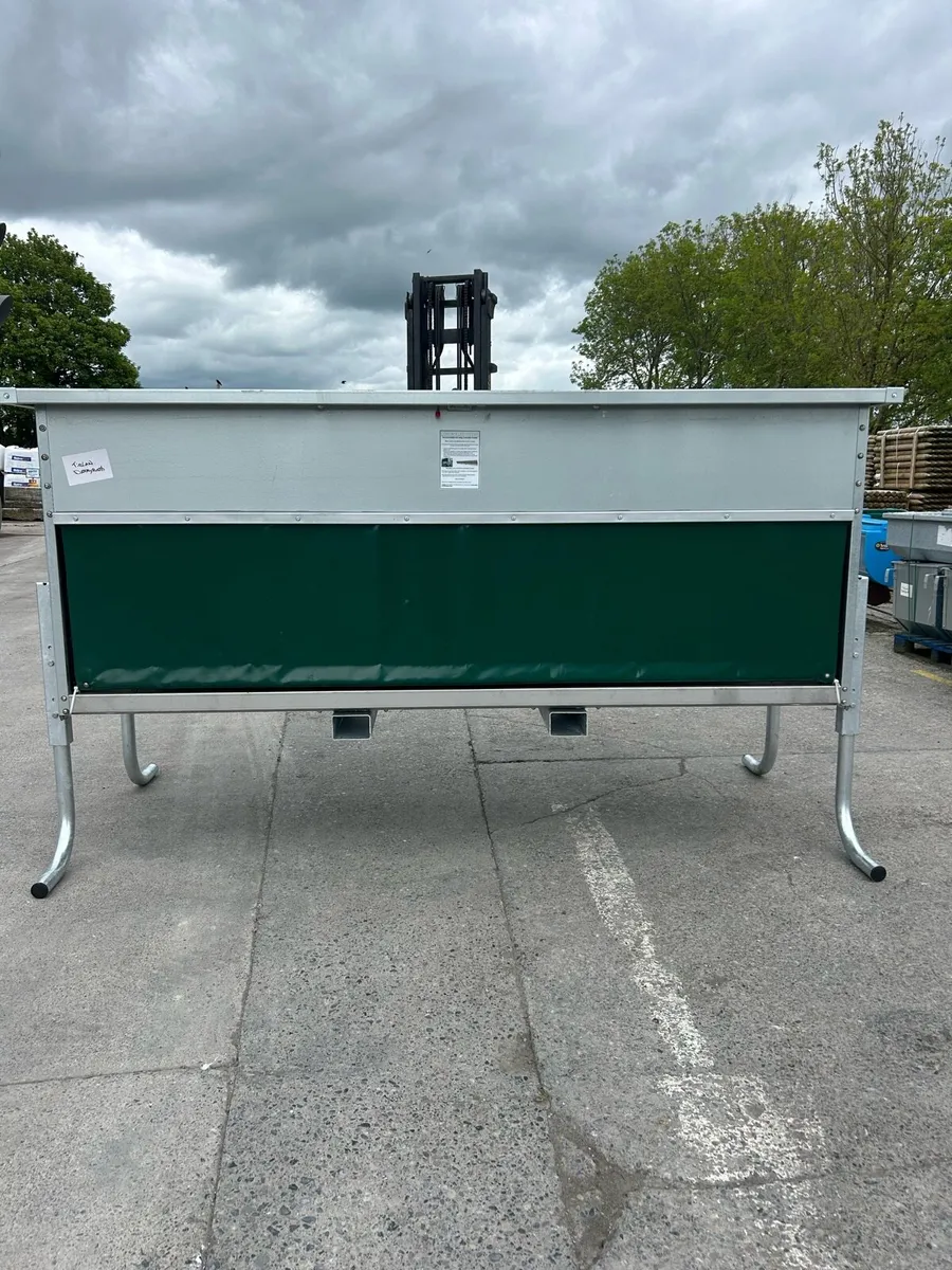 Condon 1.5 Tonne Controlled Feeder With Legs - Image 2