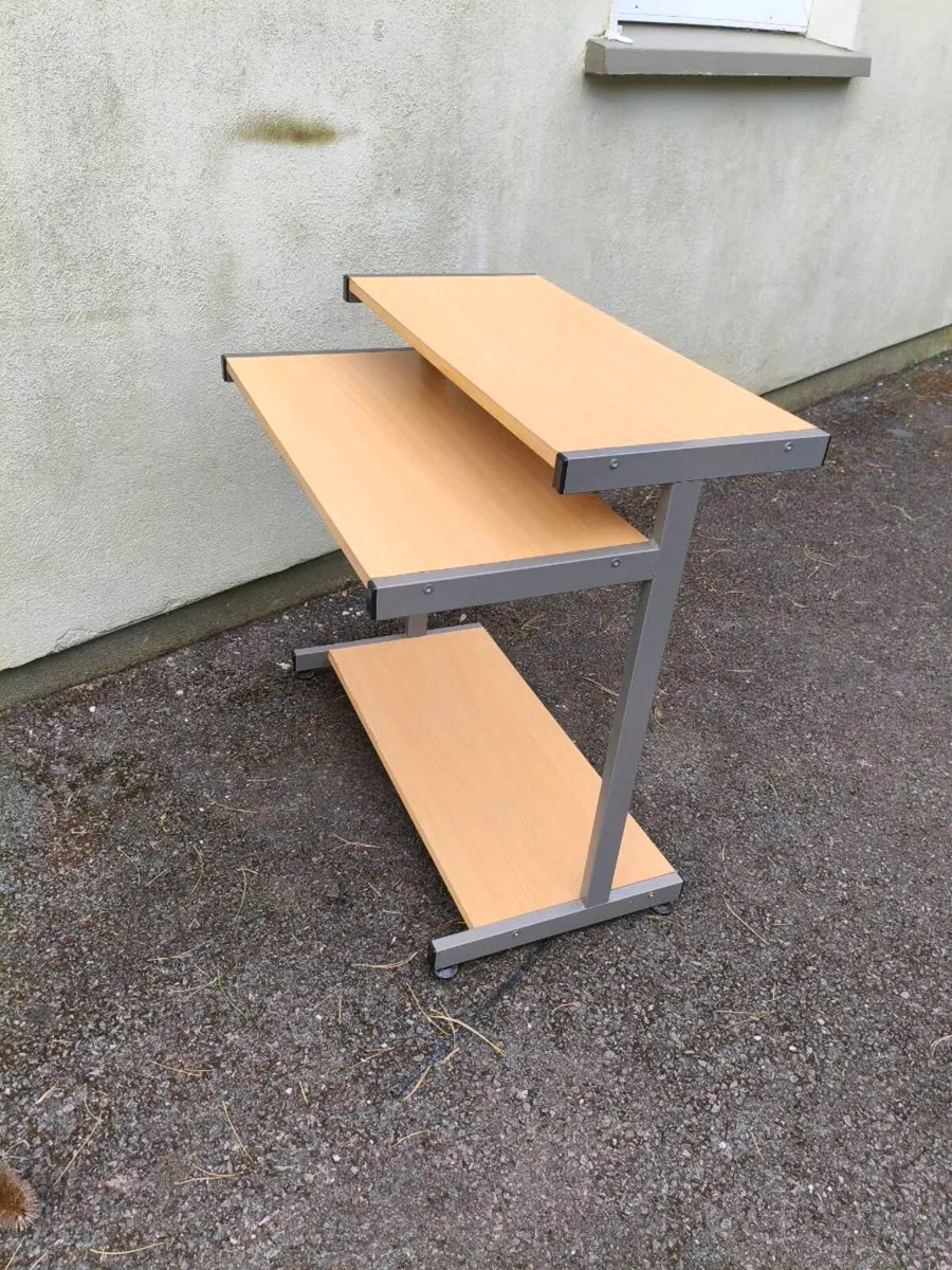 Desk great condition 15 Euro - Image 4