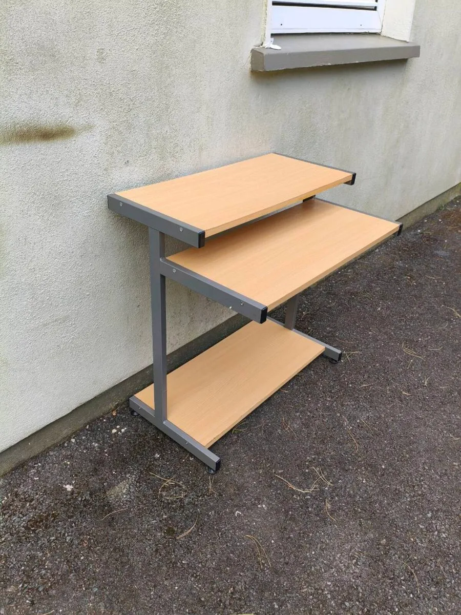 Desk great condition 15 Euro - Image 1