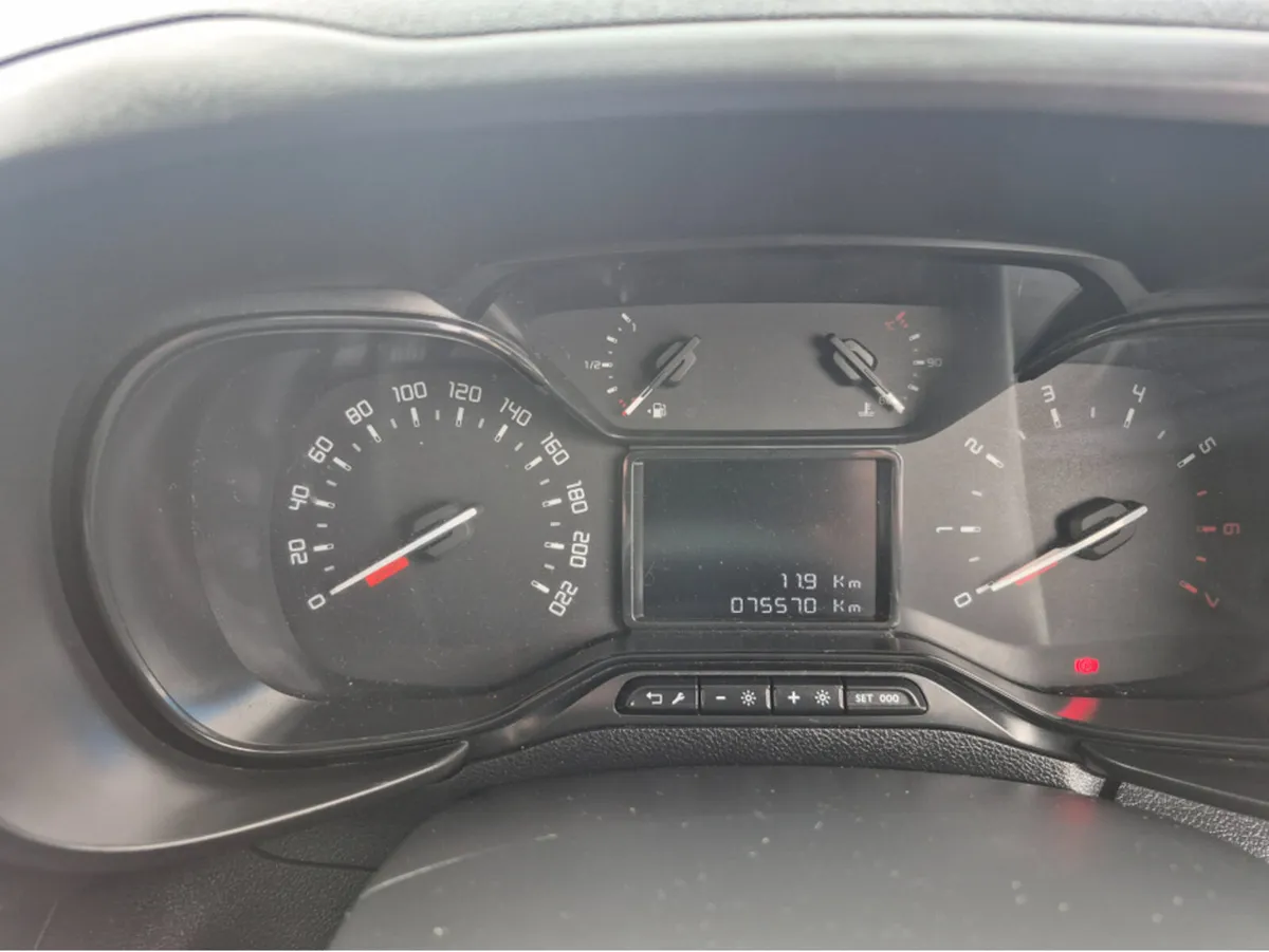 Toyota Proace 1.5 D GX SWB 6 650KG (PRICE EX VAT) - Image 3