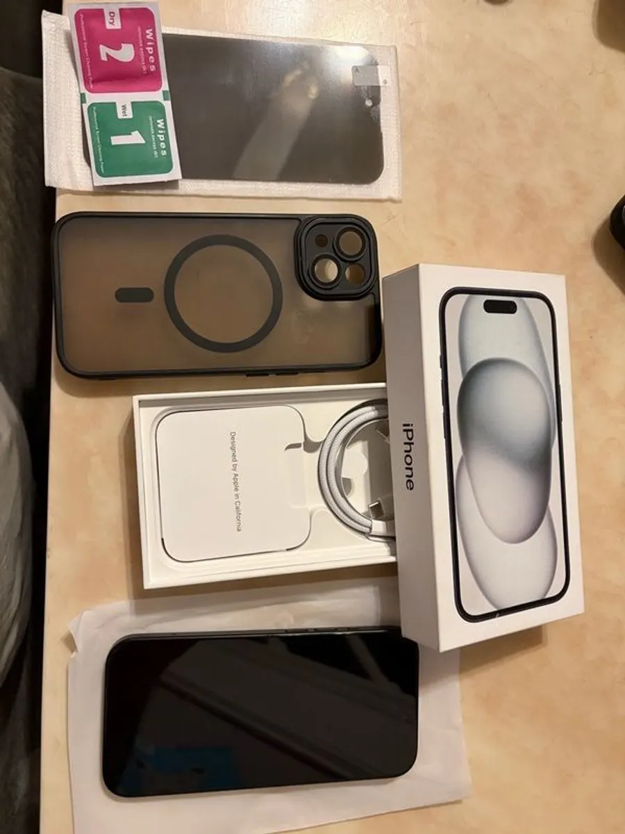 iPhone 15 (Black) 128gb UNLOCKED - Image 1