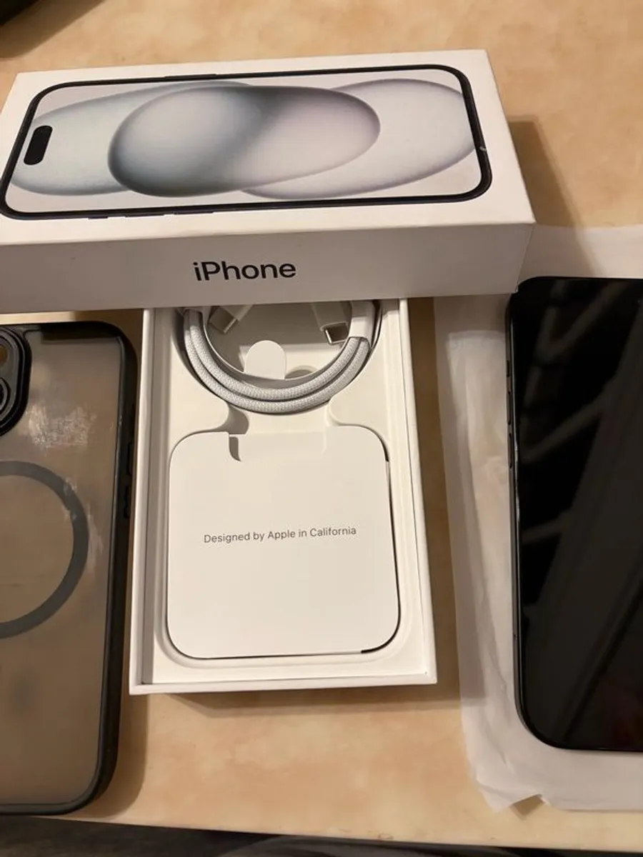 iPhone 15 (Black) 128gb UNLOCKED - Image 3