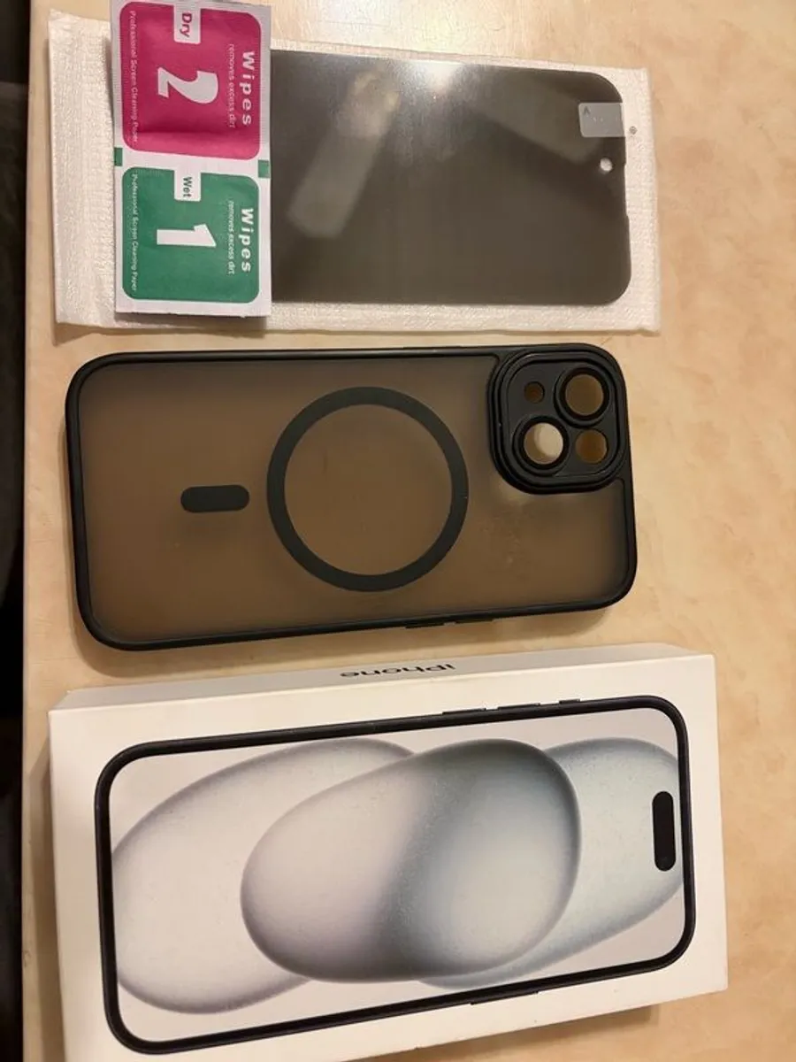 iPhone 15 (Black) 128gb UNLOCKED - Image 4