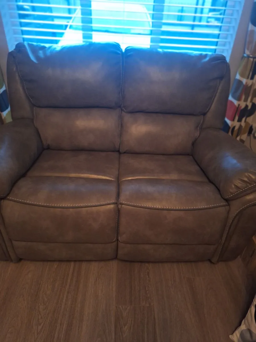 3 and 2 piece grey  leather suite and Coffee Table - Image 2