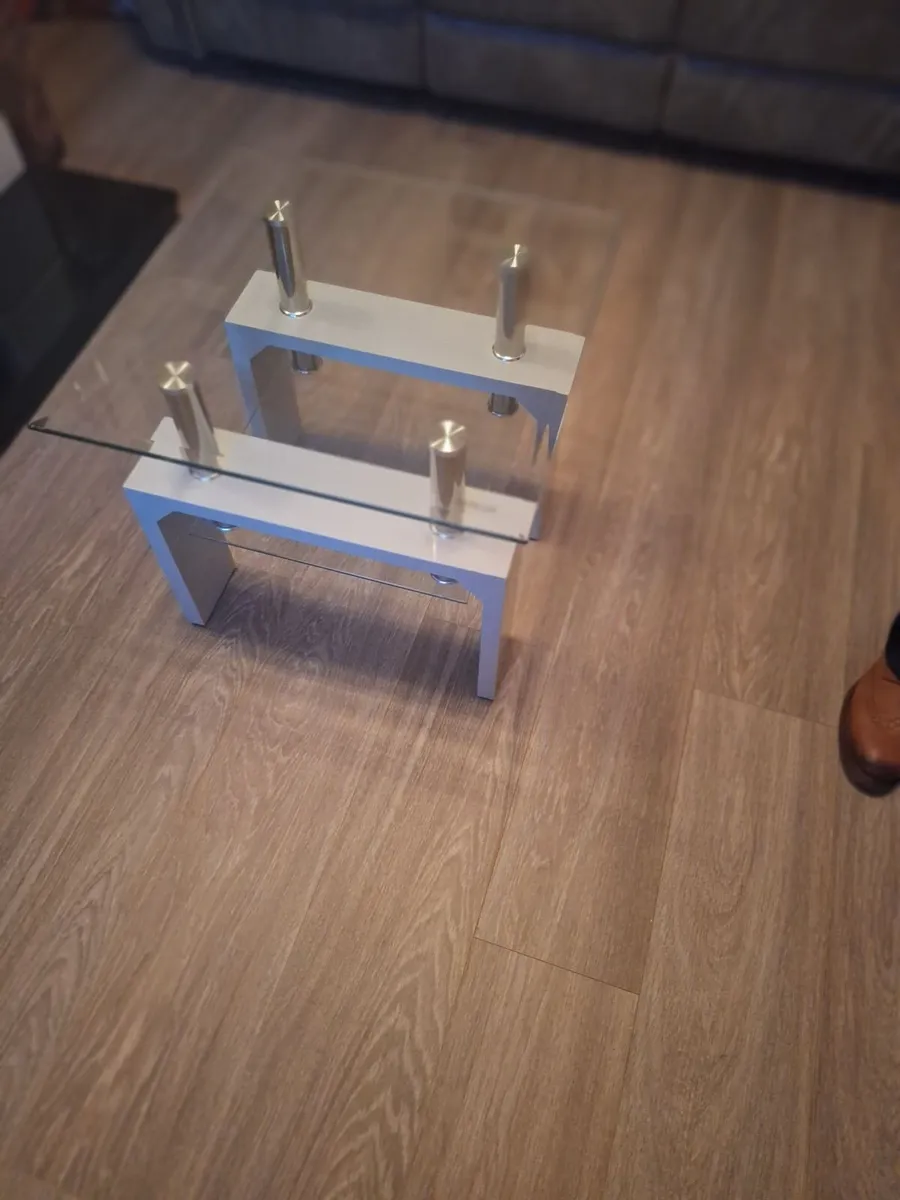 3 and 2 piece grey  leather suite and Coffee Table - Image 4