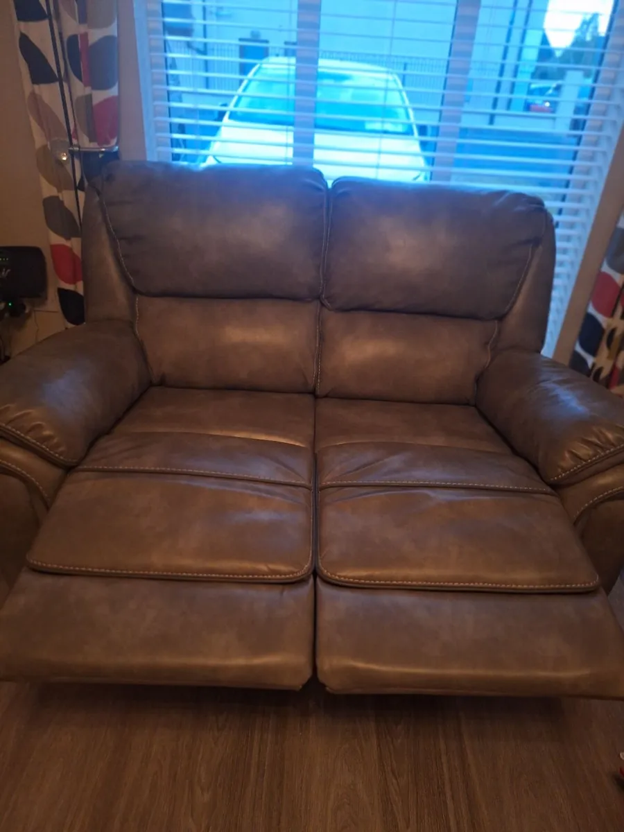 3 and 2 piece grey  leather suite and Coffee Table - Image 1