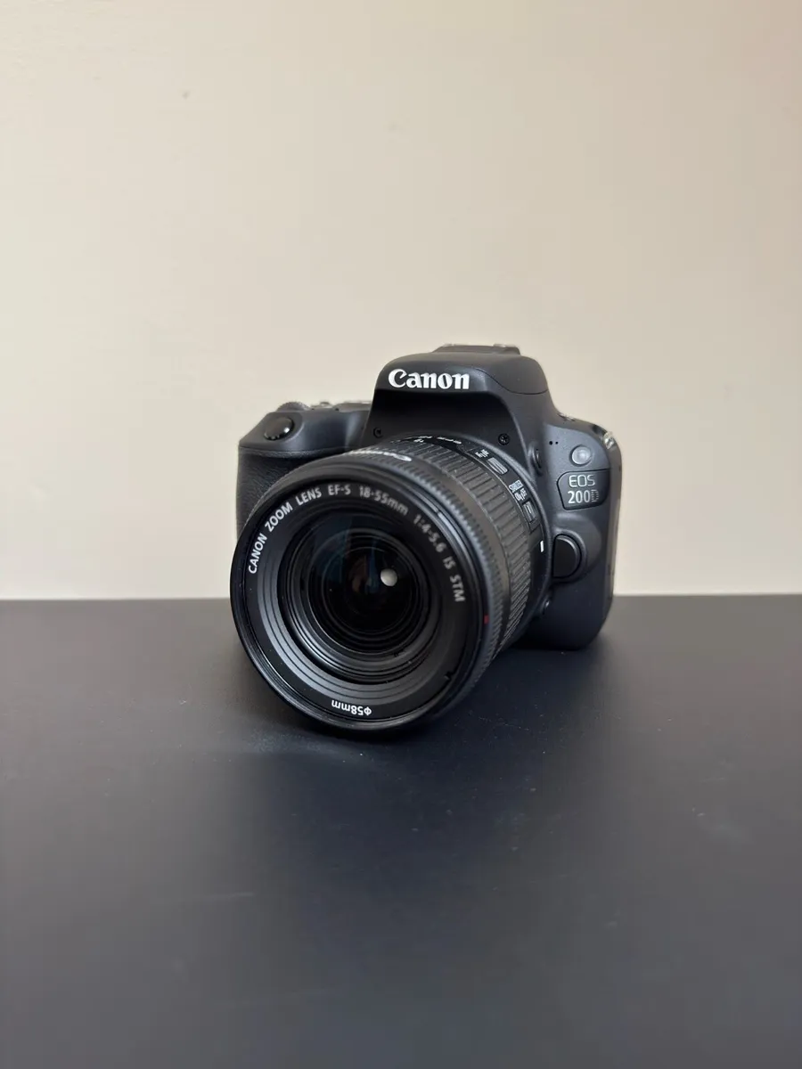 Canon 200D with 18-55mm Lens & Extras - Image 4