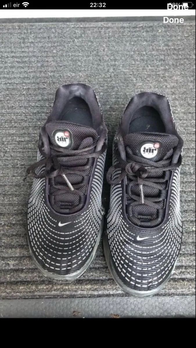 Boys Nike trainers size 4.5 €30 - Image 1