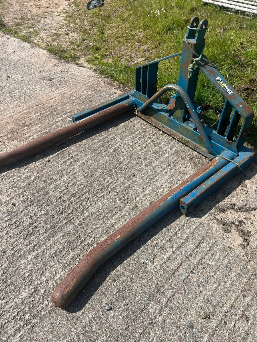 Fleming bale lifter - Image 1