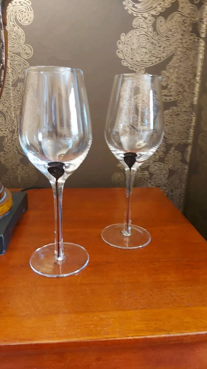 Pair of large decorative wine goblets - Image 1