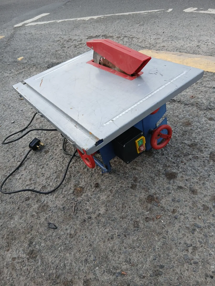 Table saw working 100-percent perfect - Image 1