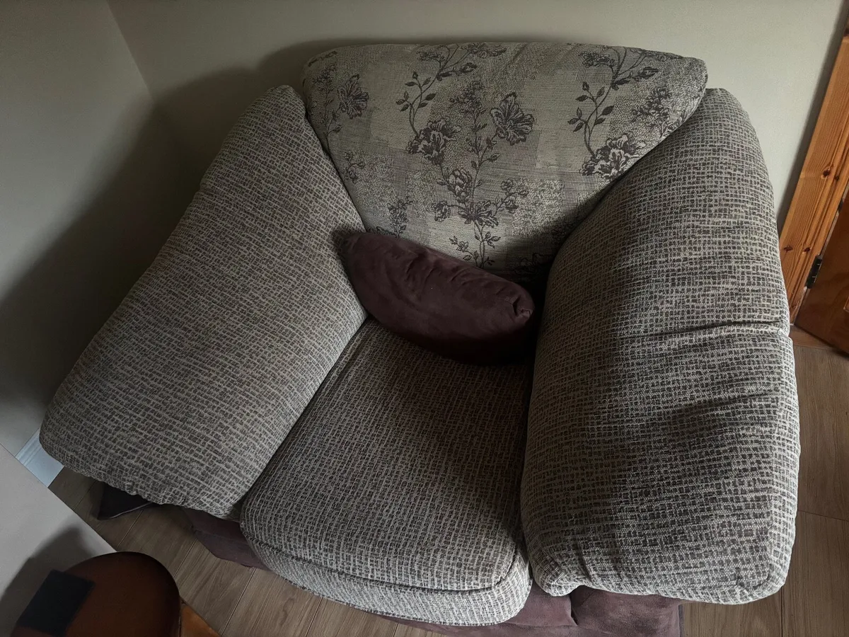 Sofa and chair set - Image 3