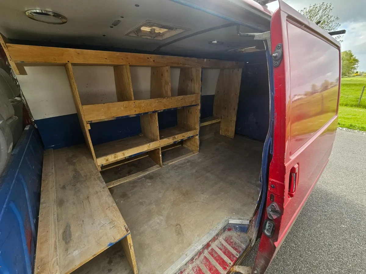Volkswagen Transporter 2001 - Image 2