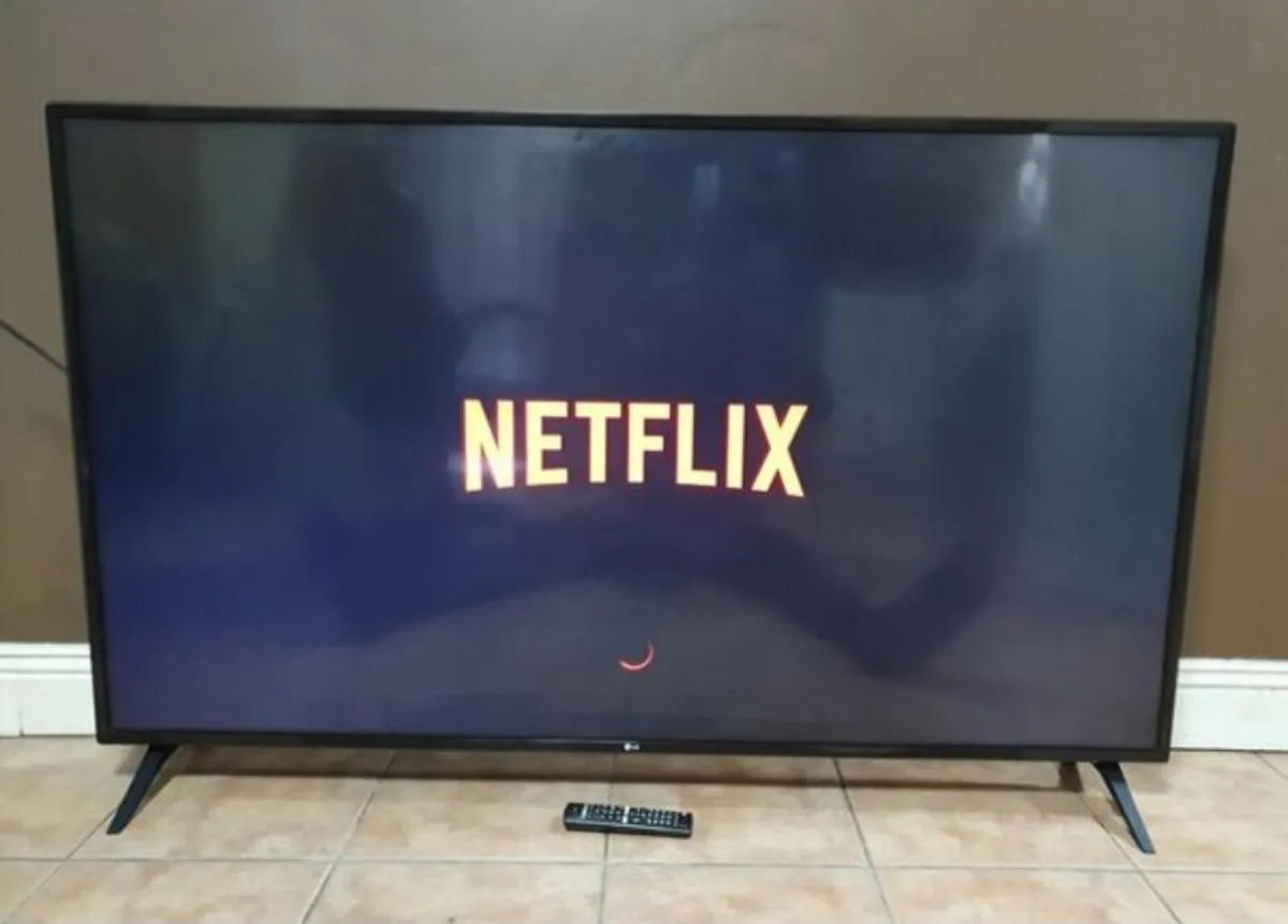 65'' LG 4K Ultra HD Freeview HD Smart HDR LED TV. - Image 4