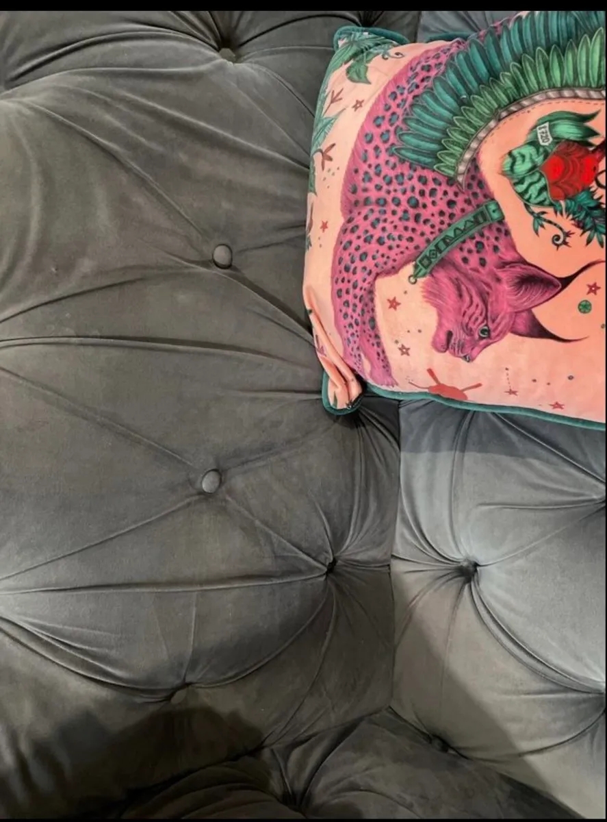 Couch - Image 2